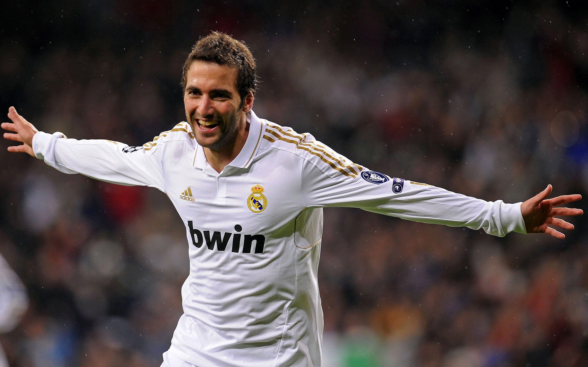 智能化足球场建设加快，推动行业绿色低碳发展，智能足球比赛